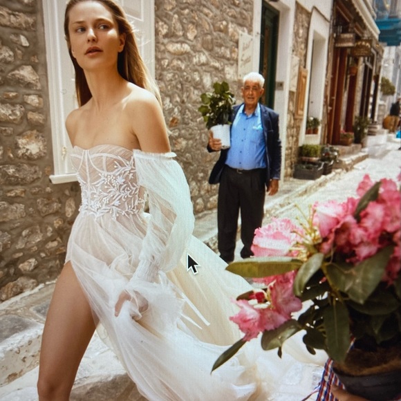 Liz Martinez “Rain” Wedding Dress size 6 Custom white on white worn for pre phot - Picture 5 of 10